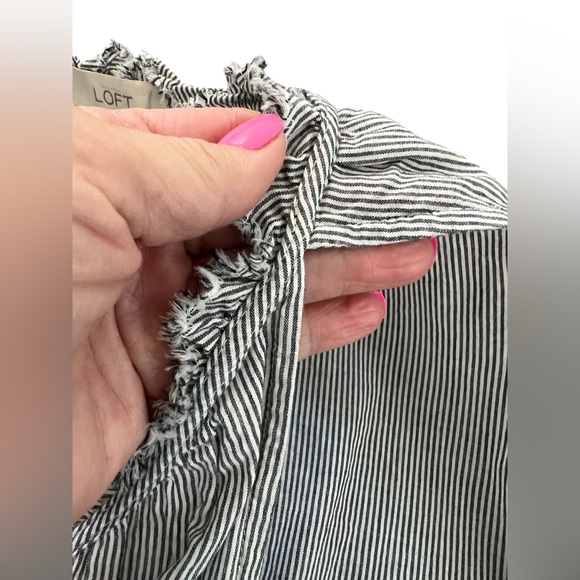 🔵 NWOT ANN TAYLOR LOFT Gray & White Striped Chambray Sleeveless Top | Size M - Picture 7 of 11